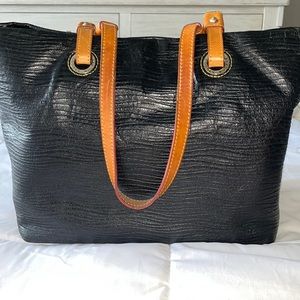 Dooney & Bourke Black Leather Grommet Shopper style 
#9L880.